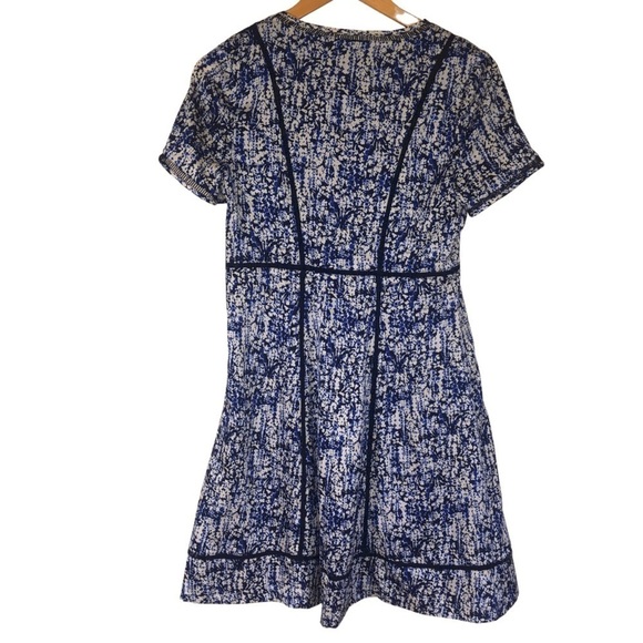 Banana Republic Navy and White Short Sleeved V neck Shift Dress Size 2 - Picture 5 of 6